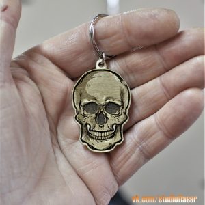 Стильный брелок в форме черепа
