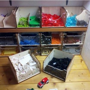 Макет лазерной резки органайзера для конструктора с несколькими отсекками для удобного хранения деталей.