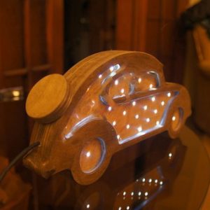 Очаровательный ночник в форме машинки