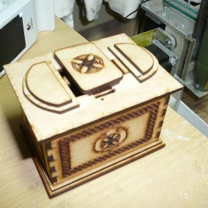Эстетически привлекательная шкатулка шилд для лазерной резки