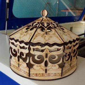 Макет для лазерной резки конфетницы с изысканным дизайном и декоративными элементами