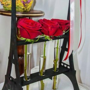 Элегантные колбы для цветов в форме Эйфелевой башни
