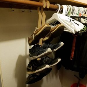 Макет лазерной резки вешалки для обуви с элегантным дизайном для удобного хранения и организации обуви