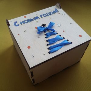 Макет для лазерной резки новогодней коробки с праздничным дизайном